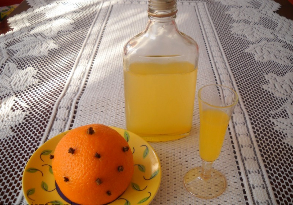 Nalewka pomarańczowo - gożdzikowa. foto