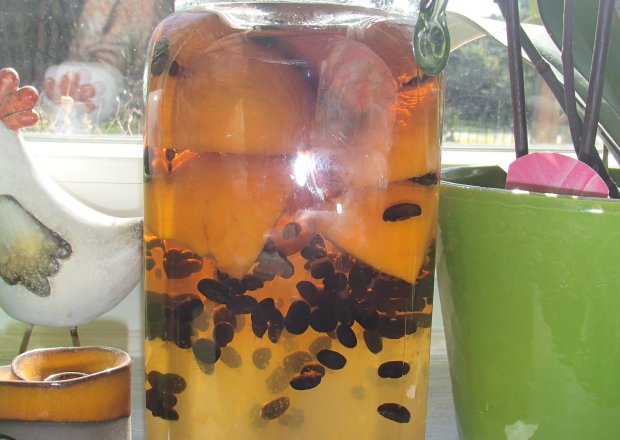 Fotografia przedstawiająca Nalewka z kawy i pomarańczy