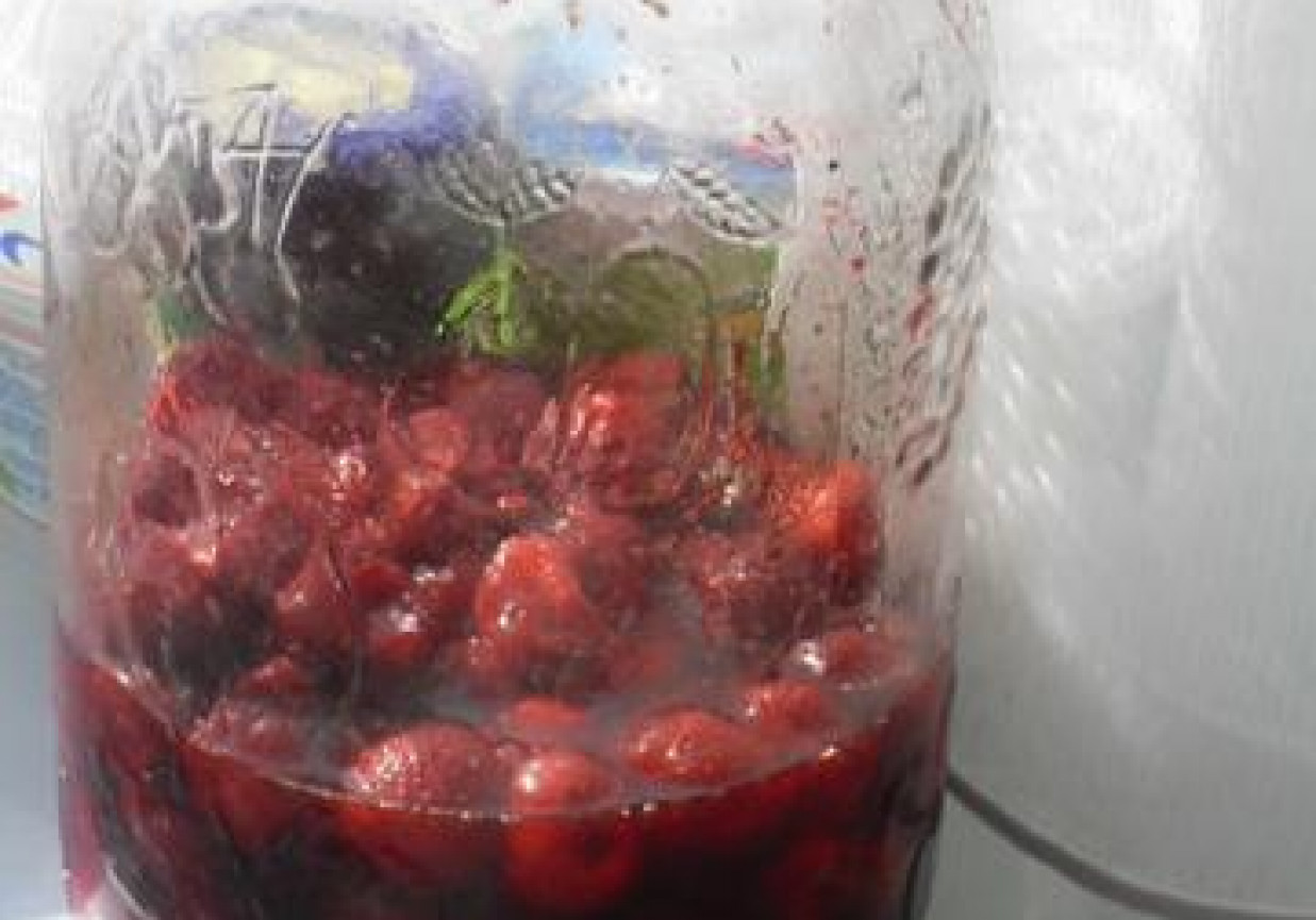 Nalewka z truskawek wytrawna lub deserowa foto