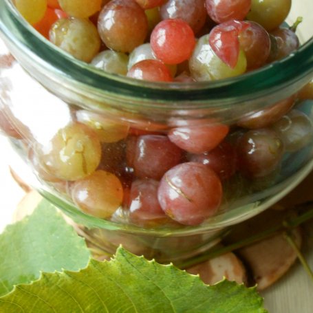 Krok 3 - Nalewka ze słodkich winogron foto
