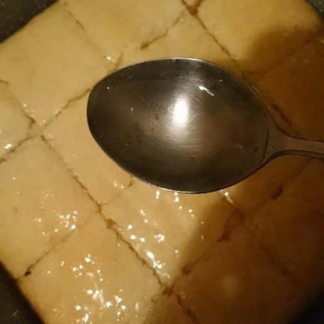 Krok 4 - Namoura - arabskie ciasto z kaszy manny i wiórek kokosowych (bez jajek i mąki) foto