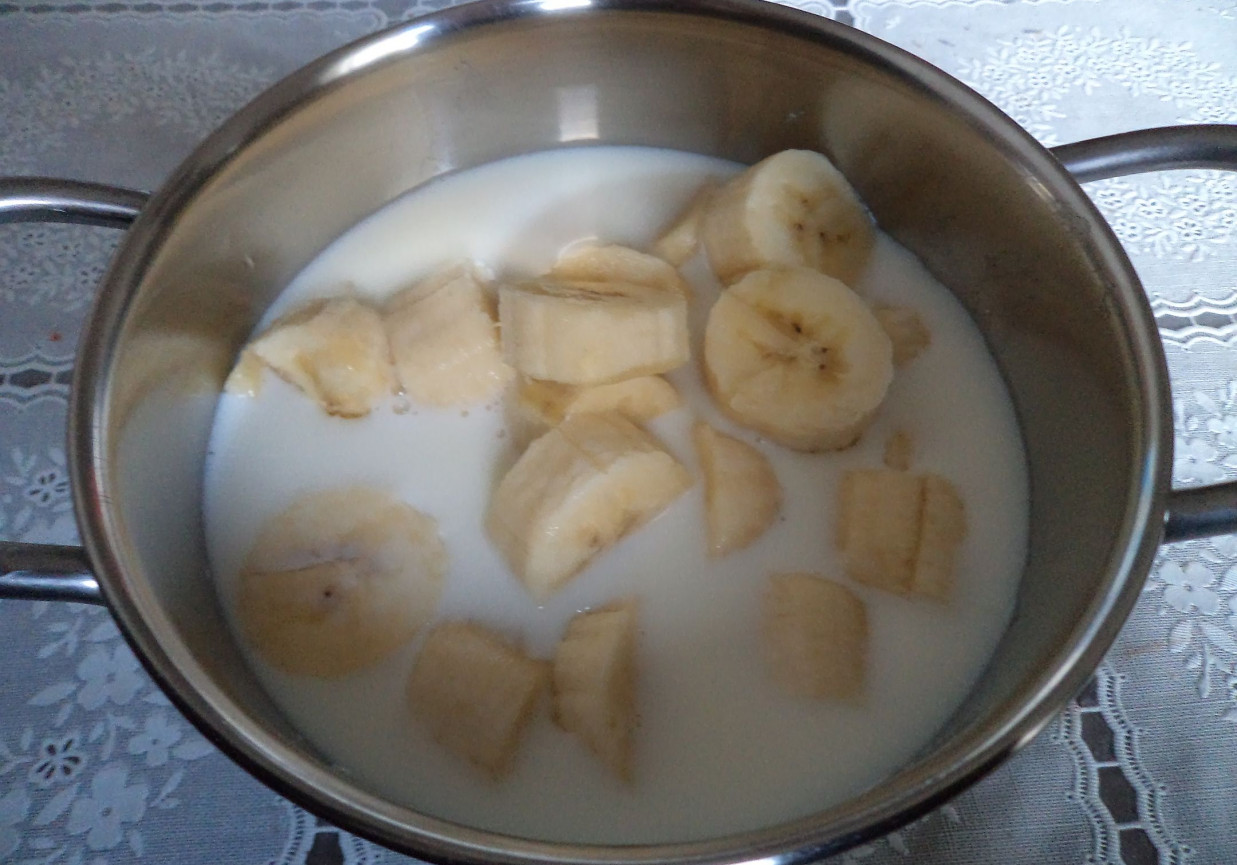 Napój bananowo-mleczny foto