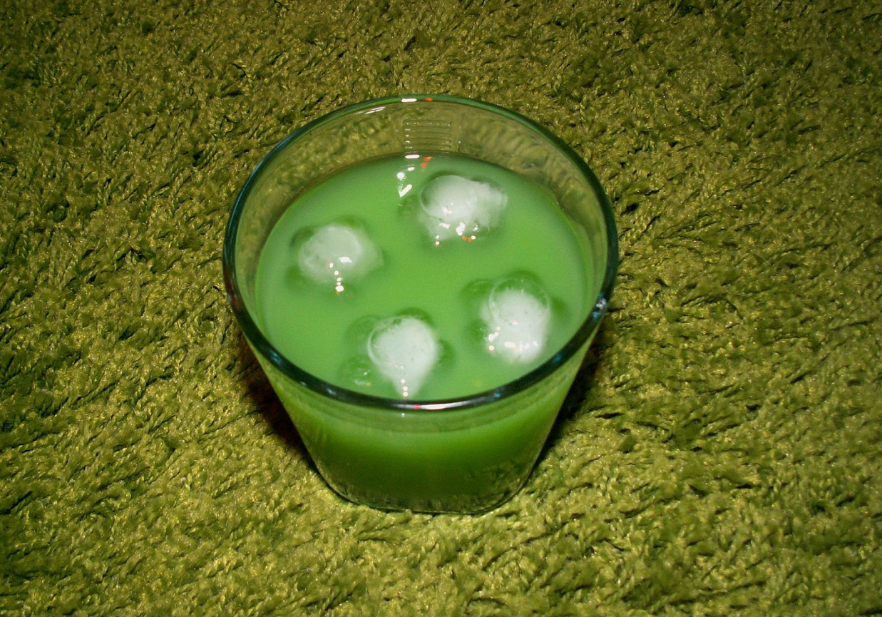 napój bezalkoholowy "zielono mi" foto