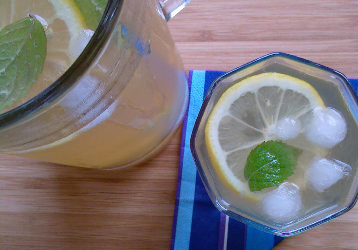 Napój cytrynowo - limonkowy z miętą foto