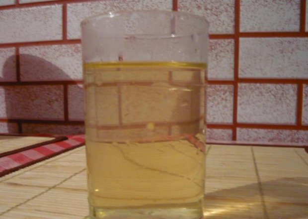 Fotografia przedstawiająca napój cytrynowo-miętowy