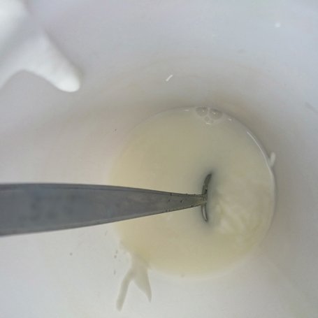 Krok 2 - Napój jogurtowy z wodą kokosową i czekoladą (straciatella)  foto
