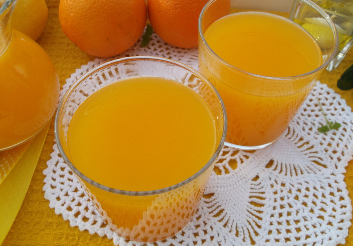Napój marchewkowo-pomarańczowy. foto