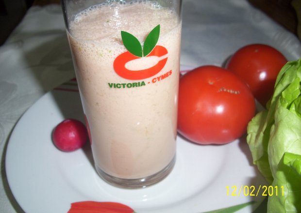Fotografia przedstawiająca Napój mleczno - pomidorowy