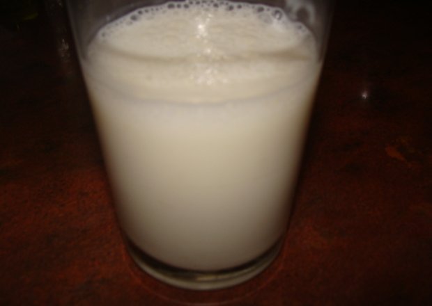 Fotografia przedstawiająca Napój mleczno-cytrynowy