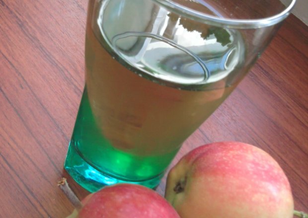 Fotografia przedstawiająca Napój nektarynkowo - jabłkowy