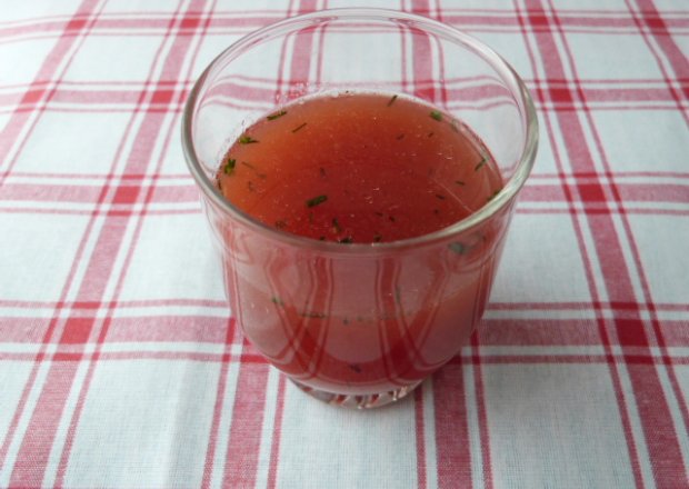 Fotografia przedstawiająca Napój pikantny z soku pomidorowego