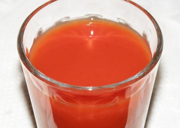 Fotografia przedstawiająca Napój pomidorowy - pikantny