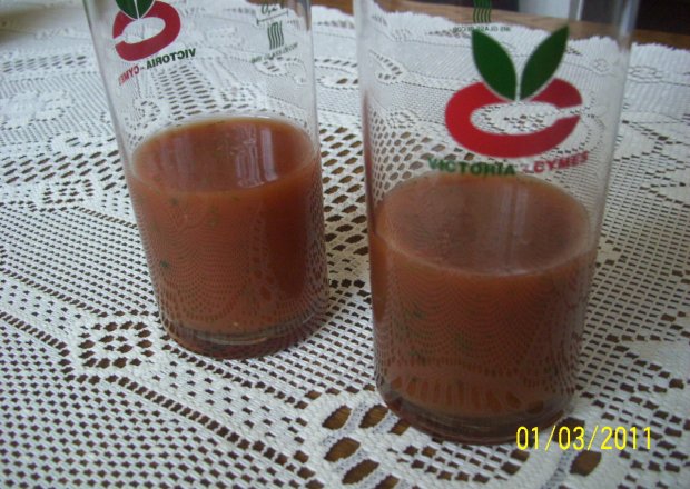 Fotografia przedstawiająca Napój pomidorowy z serwatki