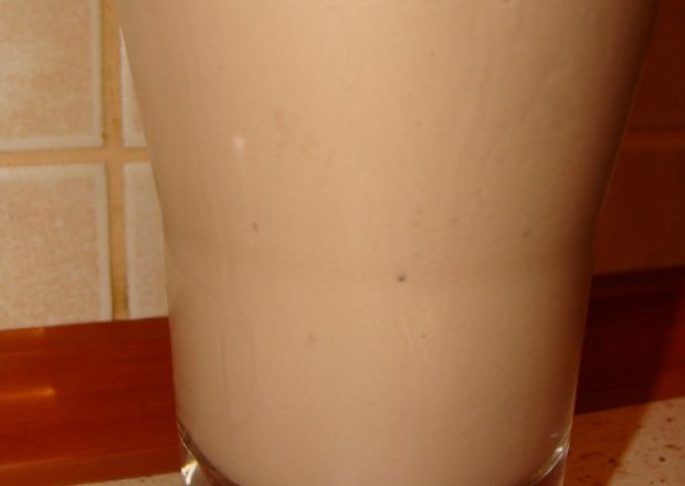 Fotografia przedstawiająca Napój z kawą i lodami