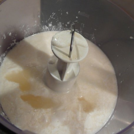 Krok 1 - Napój ze zsiadłego mleka i truskawek foto