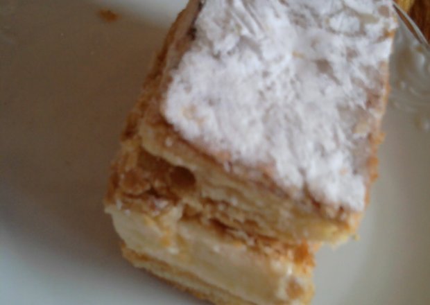 Fotografia przedstawiająca Napoleonka z ciasta francuskiego