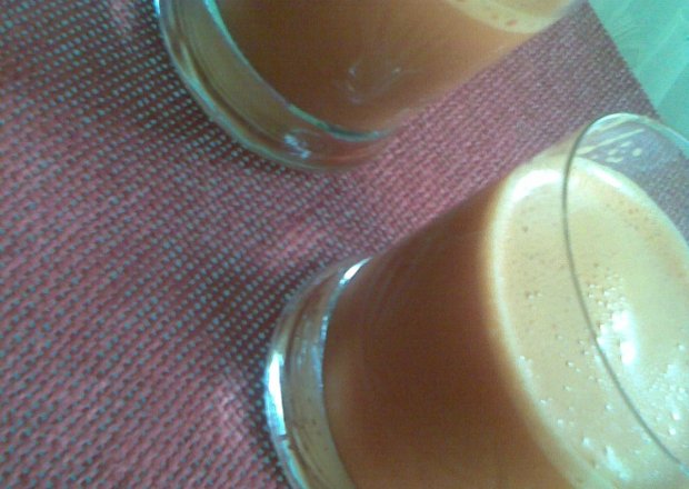 Fotografia przedstawiająca Naturalny sok z marchewki i arbuza