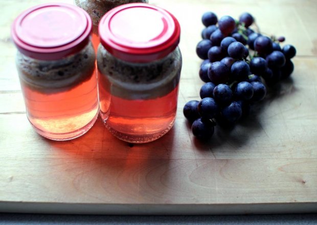 Fotografia przedstawiająca Naturalny sok z winogron pasteryzowany