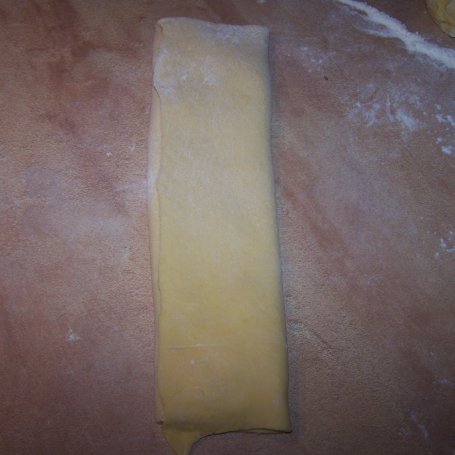Krok 5 - Niby muszki, czyli drożdżówki z serem :) foto