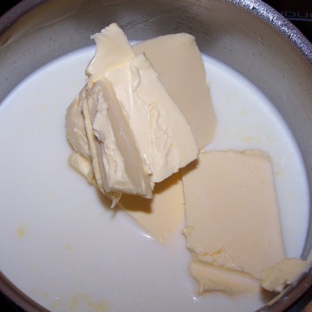 Krok 1 - Nie tylko na słodko, czyli maślane bułeczki :) foto