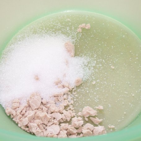 Krok 2 - Nie tylko na słodko, czyli maślane bułeczki :) foto