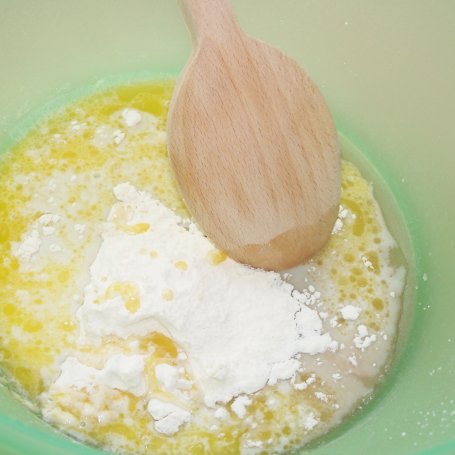 Krok 3 - Nie tylko na słodko, czyli maślane bułeczki :) foto