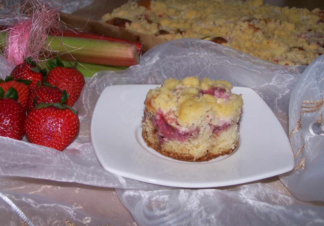 Nieco bardziej reprezentacyjne, czyli ciasta z rabarbarem i truskawkami odsłona II :) foto