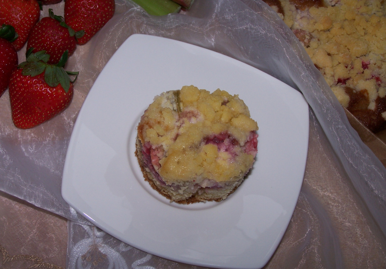 Nieco bardziej reprezentacyjne, czyli ciasta z rabarbarem i truskawkami odsłona II :) foto