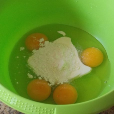 Krok 2 - Niedzielna jajecznica z pieczarkami i cebulą foto