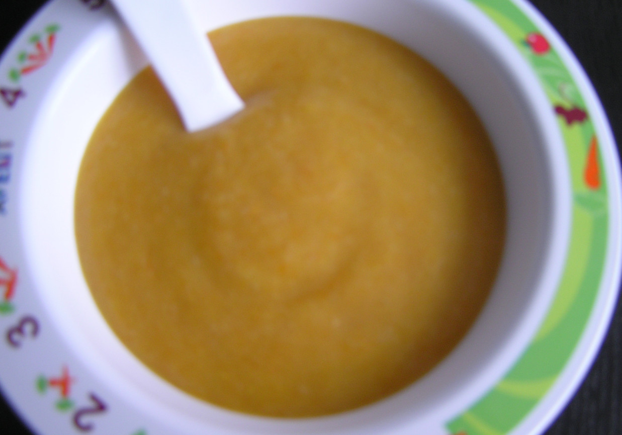 Niemowlęca zupka z żółtkiem foto