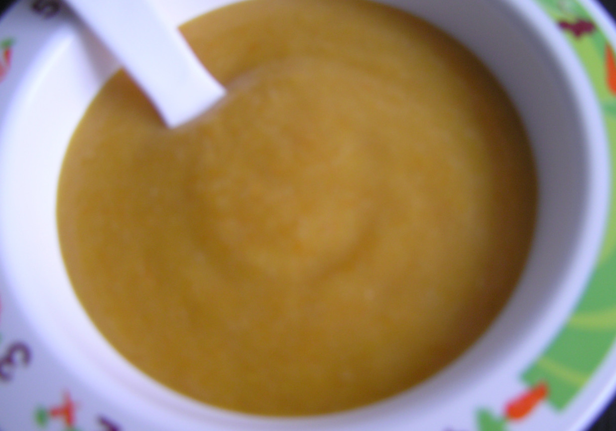 Niemowlęca zupka z żółtkiem foto