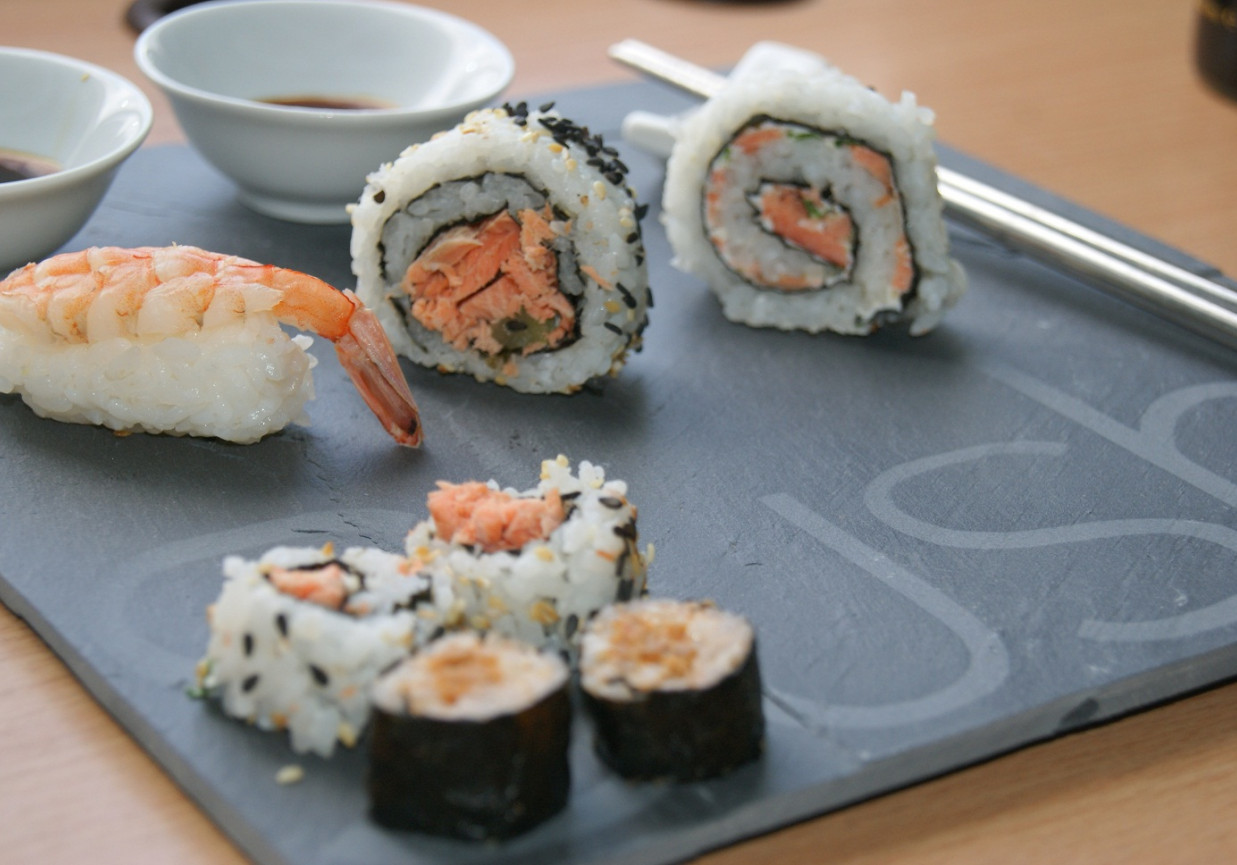Nigiri sushi z krewetką foto