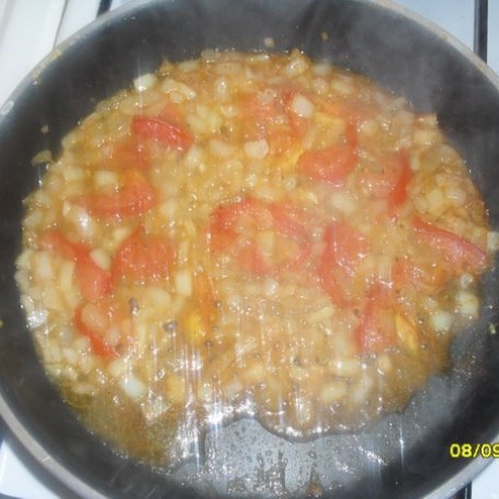Krok 1 - Niskokaloryczna potrawa - ryż z przecierem pomidorowym. foto
