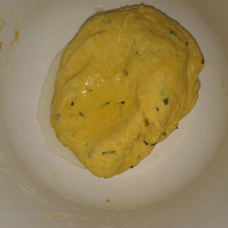 Krok 3 - Nocne bułki dyniowe z natką pietruszki foto