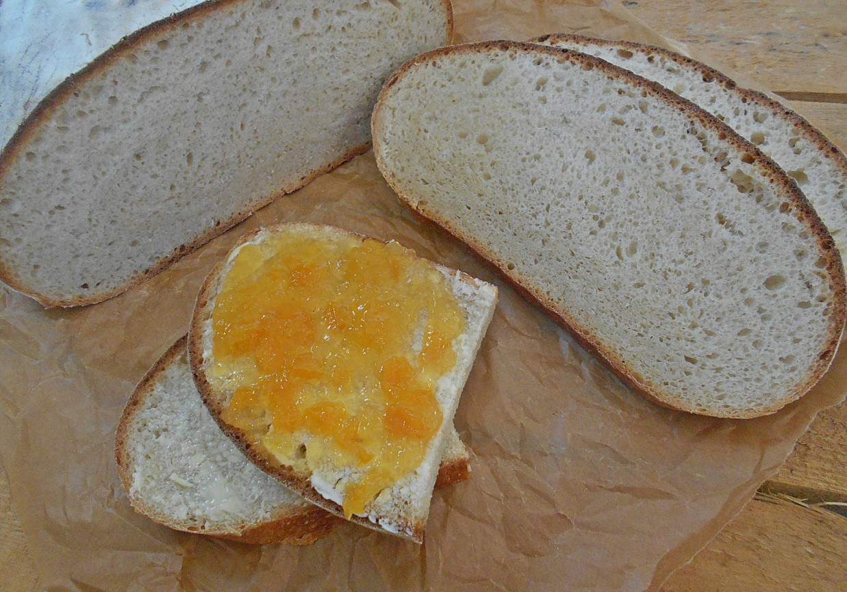Nocny chleb z syropem z mniszka lekarskiego foto
