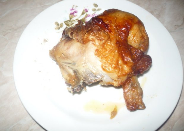 Fotografia przedstawiająca noga  kurczaka z piekarnika