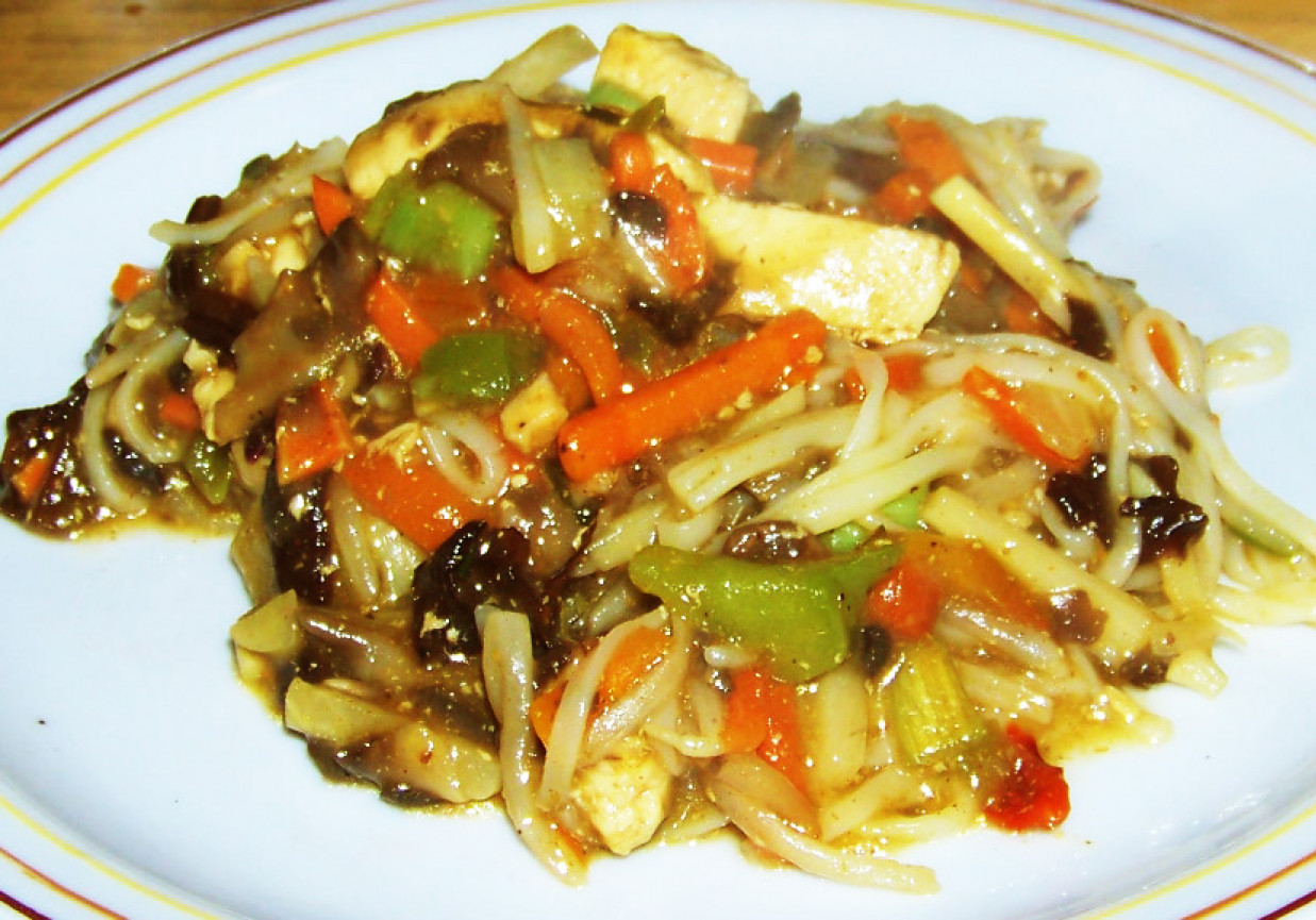 Noodle chińskie w curry foto