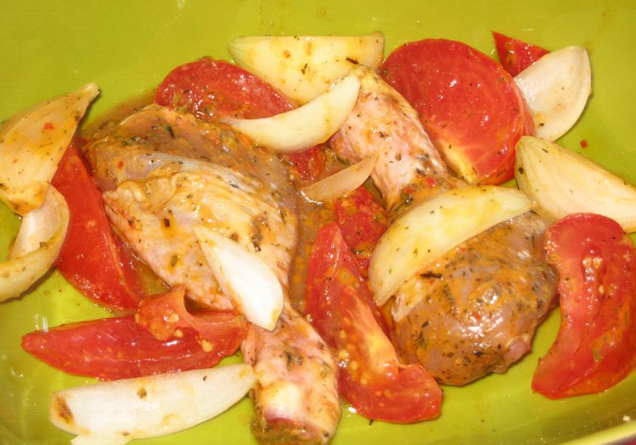 Nóżki drobiowe w ziołach z pomidorami foto