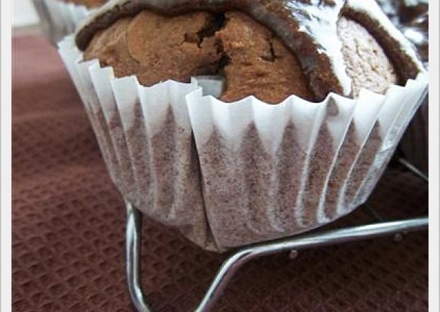 Fotografia przedstawiająca Nugatowe muffiny z domową nutellą i białą czekoladą