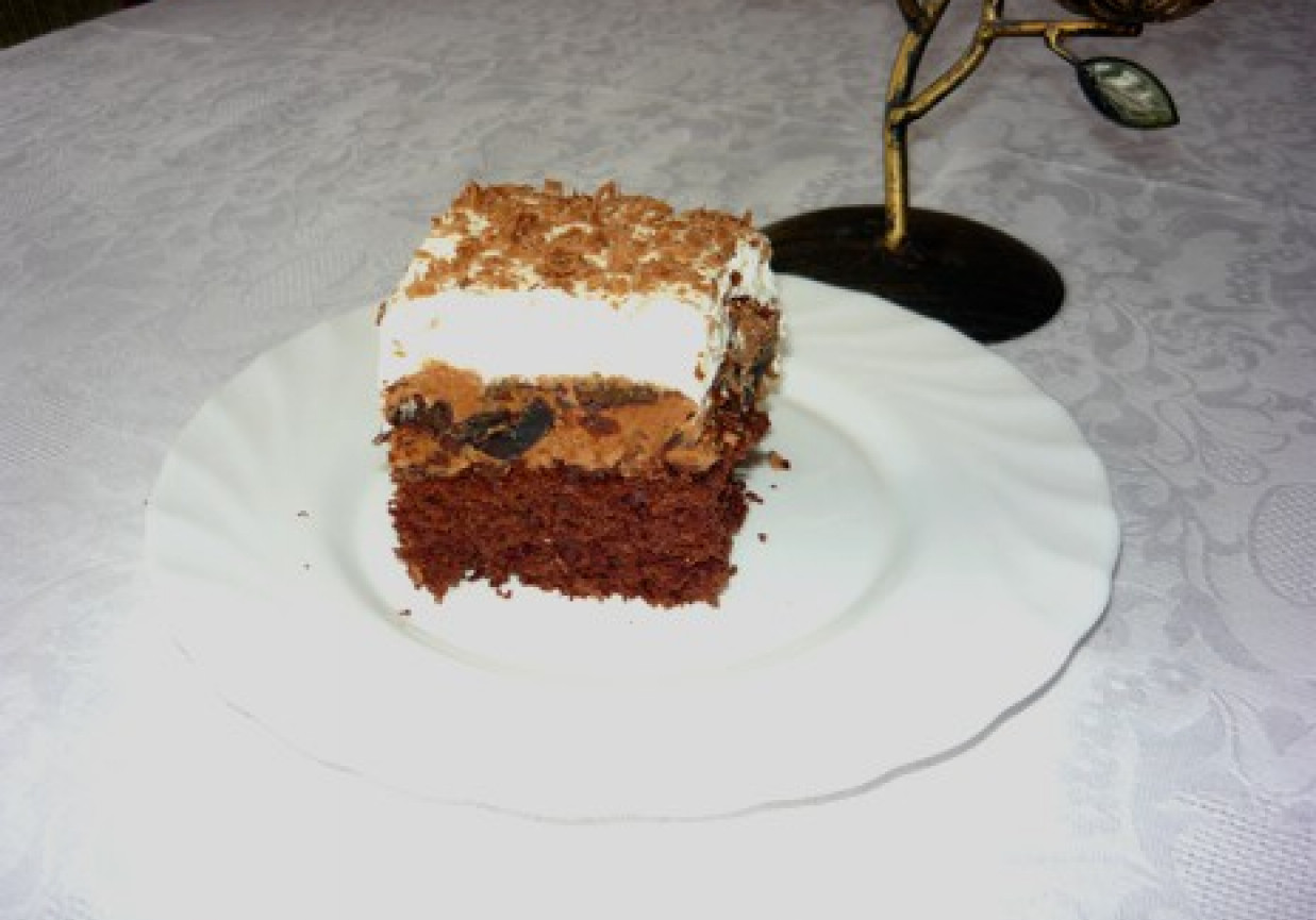 Nutellowo - śliwkowe ciasto alkoholowe foto