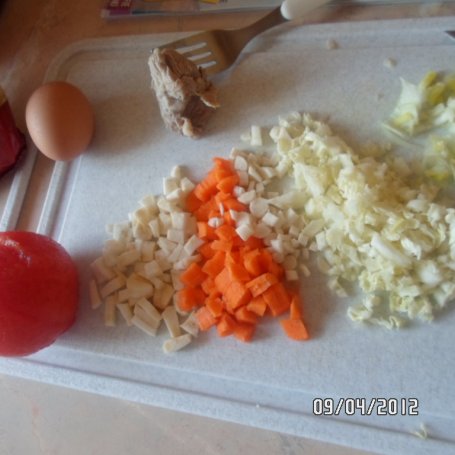 Krok 2 - Obiad dla niemowlaka: Pomidorówka z cielęcinką i kapustką foto
