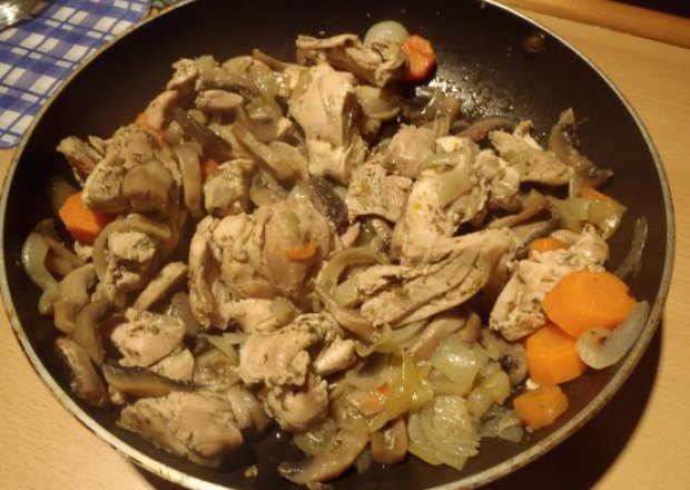 Fotografia przedstawiająca Obiad z udek z kurczaka