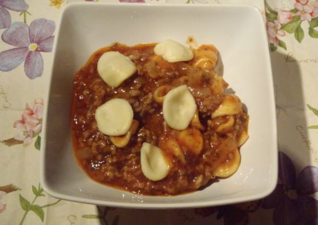 Fotografia przedstawiająca Obiadek z sosem bolognese