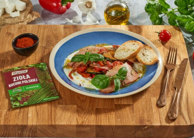 Fotografia przedstawiająca Ubijana feta z szynką i warzywami, DS XXIV, odc. 8