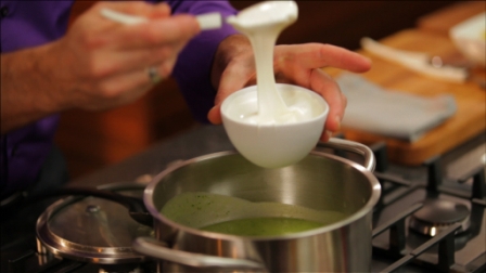 Odc. 9: Zupa krem z cukinii i cienkiego makaronu