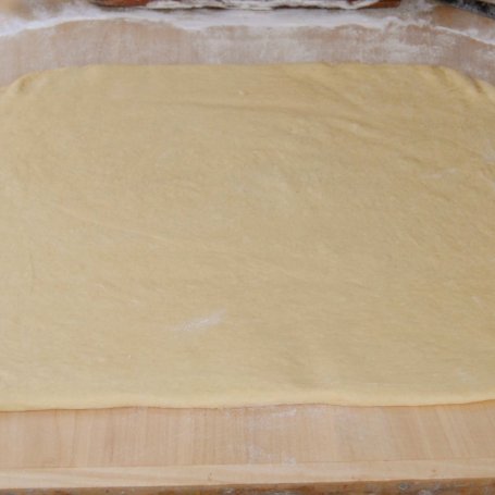 Krok 2 - Odrywamy chlebek z masłem orzechowym foto