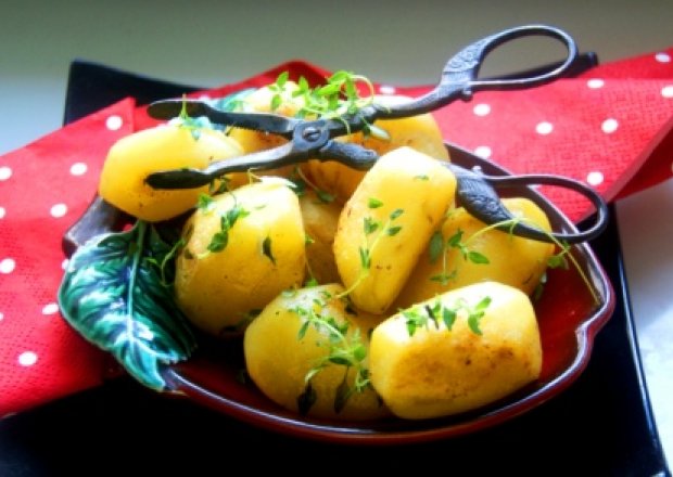 Fotografia przedstawiająca Odsmażane ziemniaki z nutka tymianku