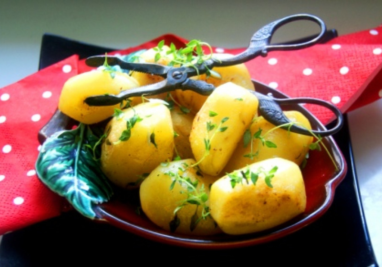 Odsmażane ziemniaki z nutka tymianku foto
