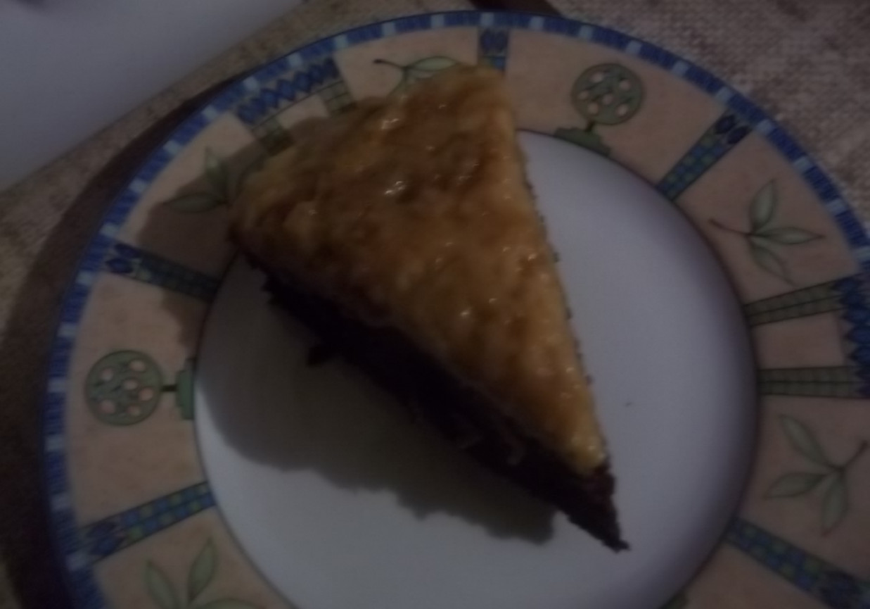 Odwrócone ciasto czekoladowe foto