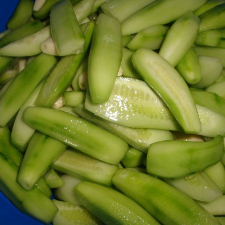 Krok 1 - Ogórki chili foto